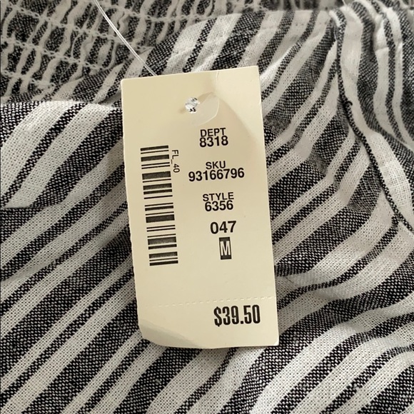 NWT Crop Ruffled Off The Shoulder Top - Picture 5 of 9